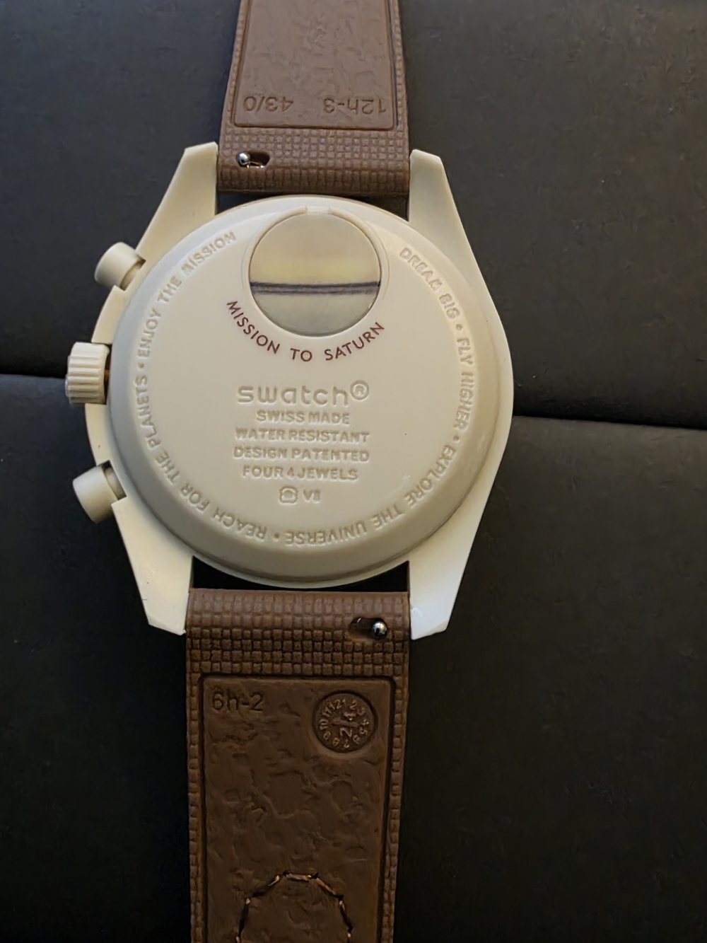 Swatch x Omega Bioceramic MoonSwatch "Mission to Saturn" (Reference: SO33T100). - Picture 3 of 8